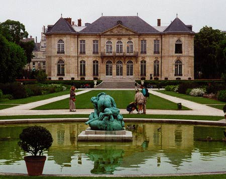 Fountain in foreground, museum in background